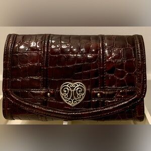 Heart-Emblem Croc-Embossed Women's Clutch - Deep Burgundy